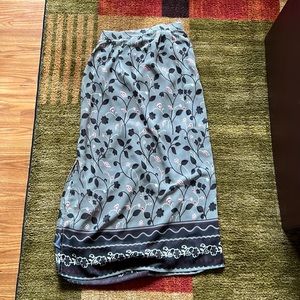 Cute long skirt with splits on both side by Trendy Looks